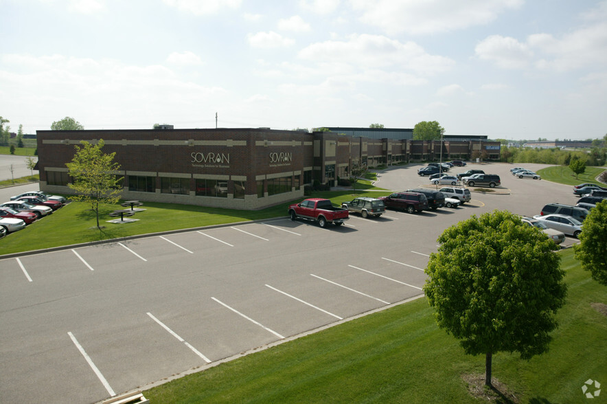 2915 Commers Dr, Eagan, MN for lease - Building Photo - Image 3 of 9