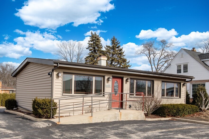 1825 Roosevelt Rd, Wheaton, IL for sale - Building Photo - Image 3 of 17