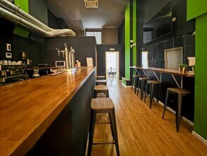 Retail in Madrid, Madrid for lease Interior Photo- Image 2 of 26