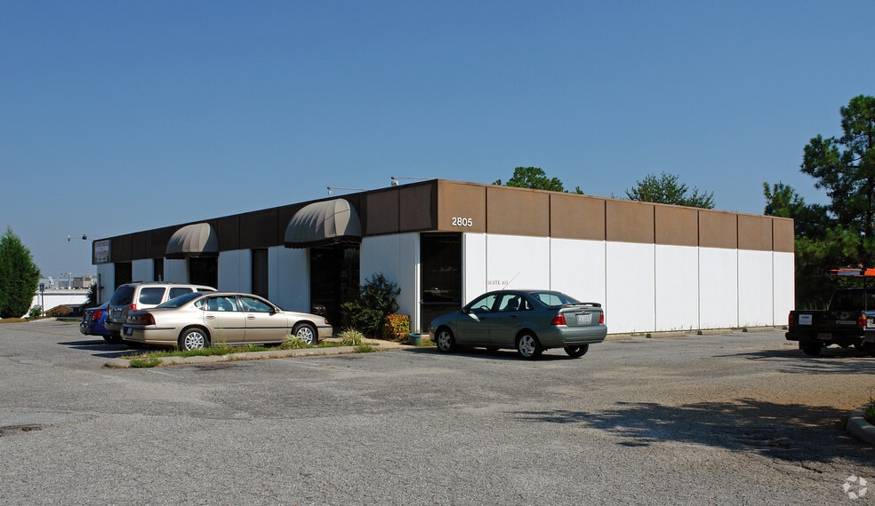 2805 Earlham Pl, High Point, NC for lease - Primary Photo - Image 1 of 9