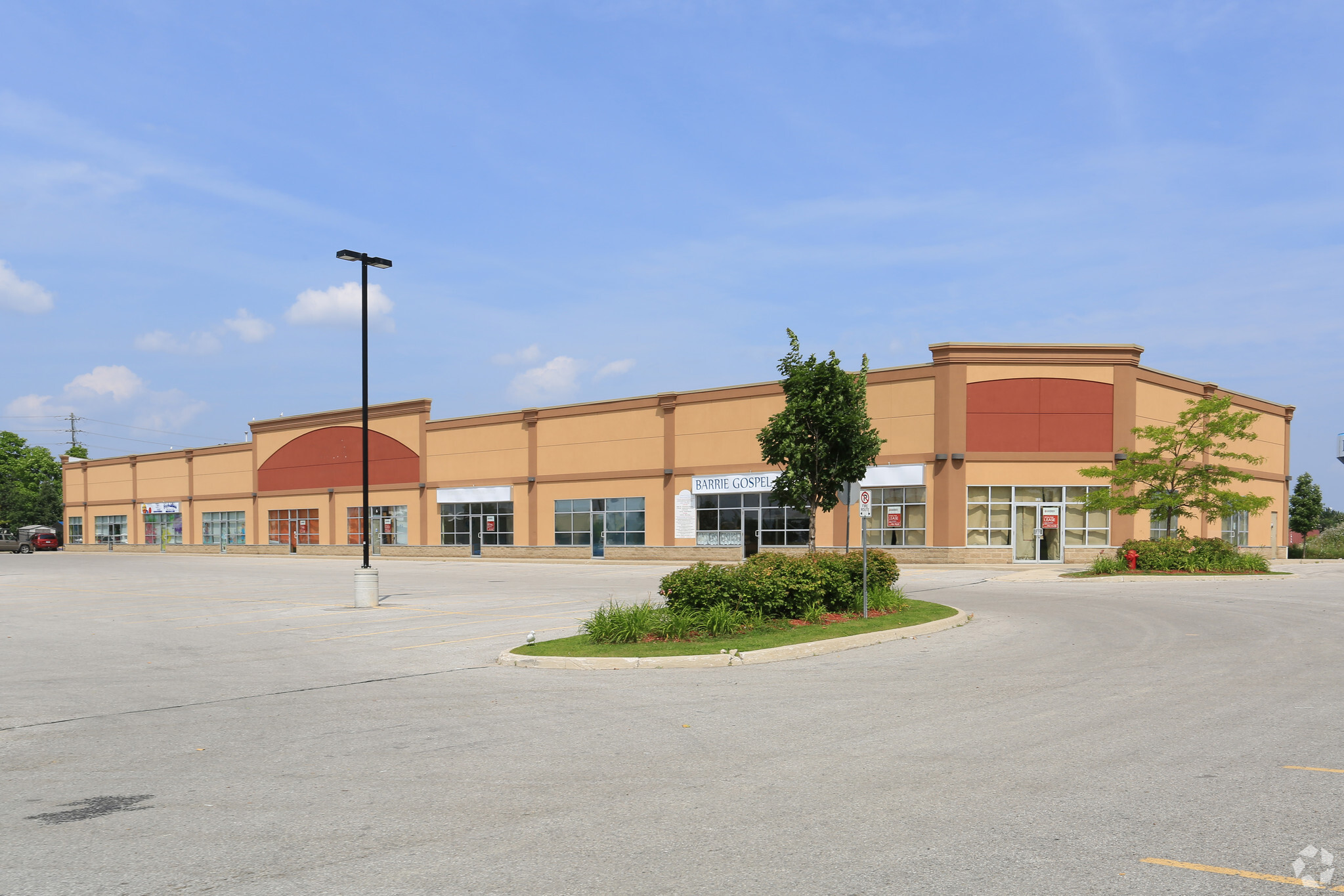 133 Mapleview Dr, Barrie, ON for lease Primary Photo- Image 1 of 7