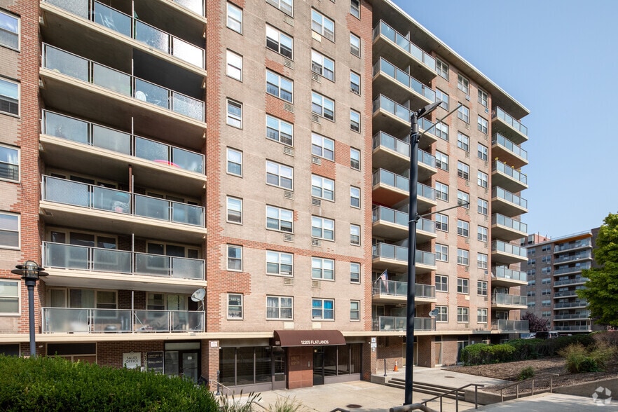12205 Flatlands Ave, Brooklyn, NY for lease - Building Photo - Image 3 of 7