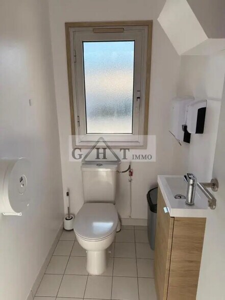 Office in Marcoussis for lease - Interior Photo - Image 3 of 5