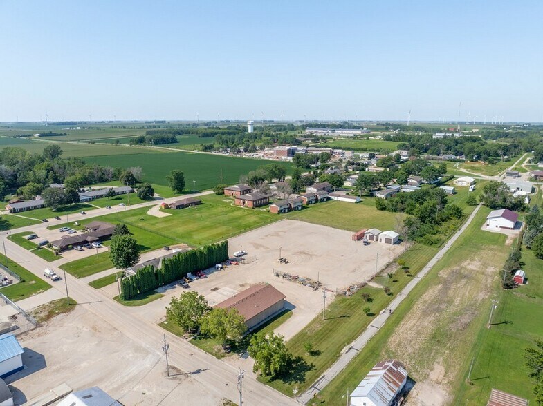 1301 Hildreth St, Charles City, IA for sale - Primary Photo - Image 1 of 1