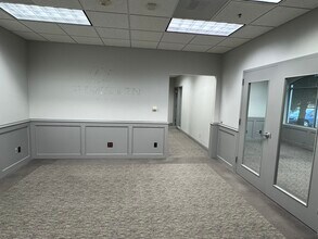 6600 Westown Pky, West Des Moines, IA for lease Interior Photo- Image 1 of 5