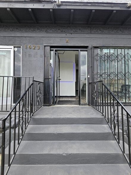 1623 S Hoover St, Los Angeles, CA for lease - Building Photo - Image 2 of 19