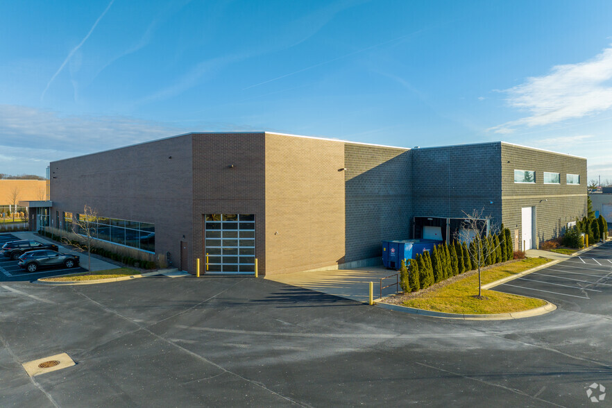 25125 Regency Dr, Novi, MI for lease - Building Photo - Image 2 of 7