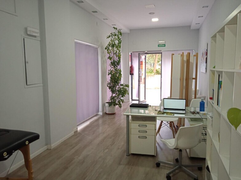 Retail in Cáceres for sale - Building Photo - Image 1 of 5