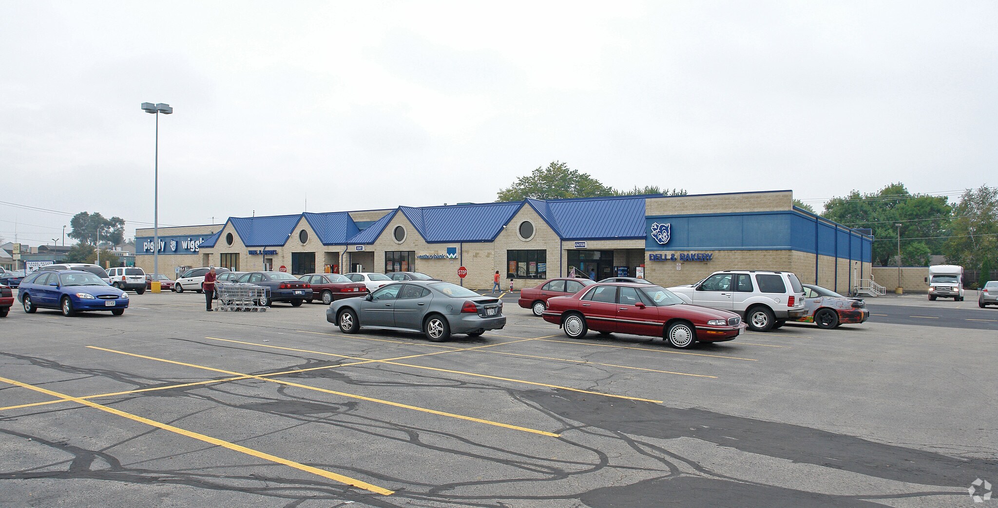 822 Park Ave, Beaver Dam, WI for lease Primary Photo- Image 1 of 5