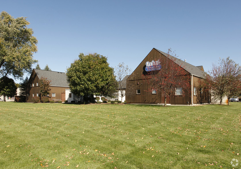 21800 Pontiac Trl, South Lyon, MI for sale - Primary Photo - Image 1 of 1