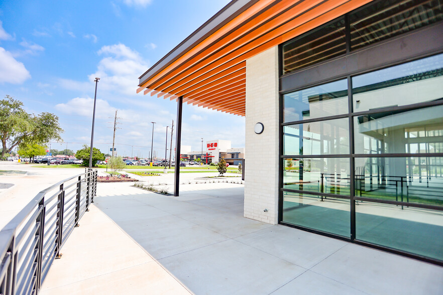 1417 Graham Dr, Tomball, TX for lease - Building Photo - Image 1 of 11