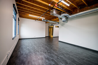 2512 SE 25th Ave, Portland, OR for lease Interior Photo- Image 2 of 11