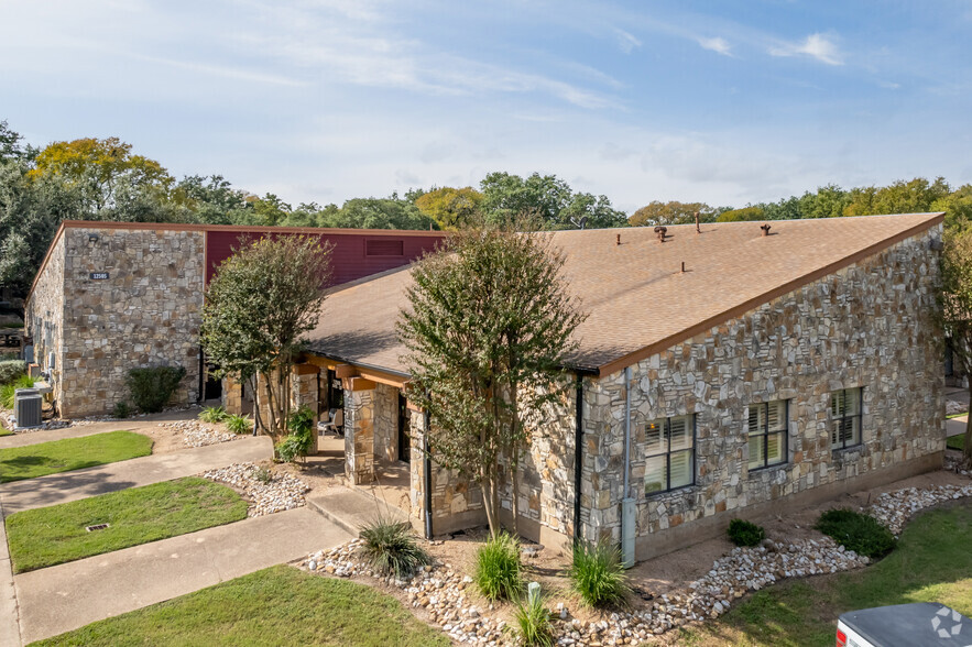 12501 Hymeadow Dr, Austin, TX for lease - Building Photo - Image 1 of 14