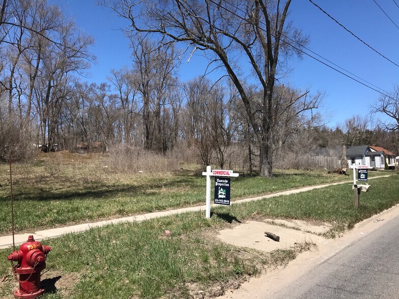 4845 W River Dr, Comstock Park, MI for sale - Building Photo - Image 1 of 1