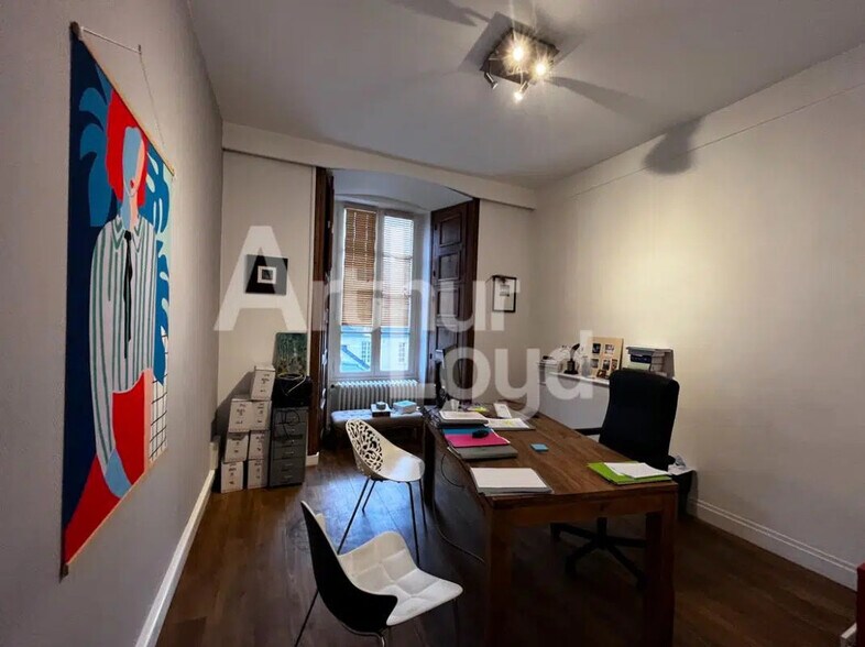 Retail in Caen for lease - Interior Photo - Image 3 of 5