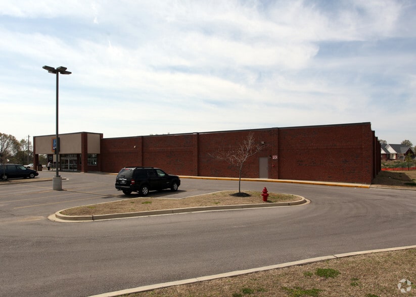 2877 Lamar Ave, Memphis, TN for sale - Building Photo - Image 2 of 5