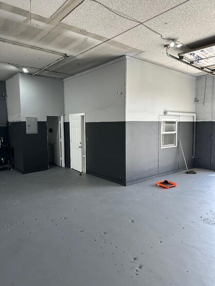 111 NW 15th Pl, Pompano Beach, FL for lease - Building Photo - Image 1 of 4