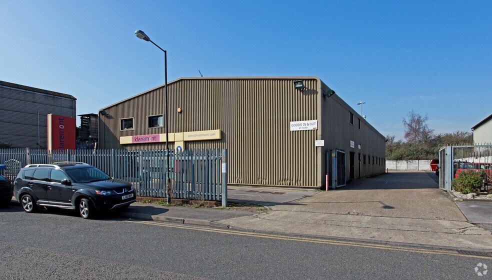 67 Weir Rd, London for sale - Primary Photo - Image 1 of 1