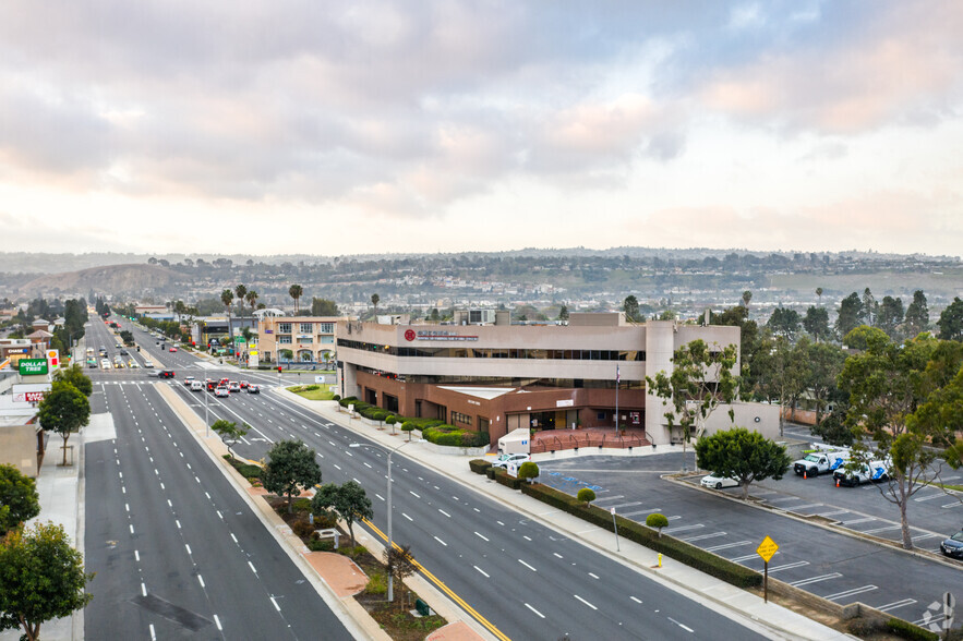 23133 Hawthorne Blvd, Torrance, CA for lease - Aerial - Image 3 of 10