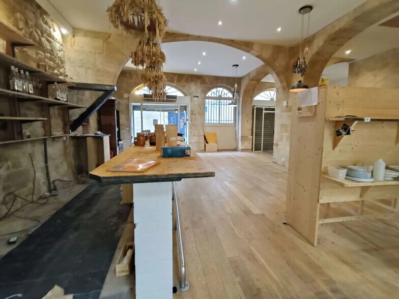 Retail in Bordeaux for lease - Interior Photo - Image 2 of 2