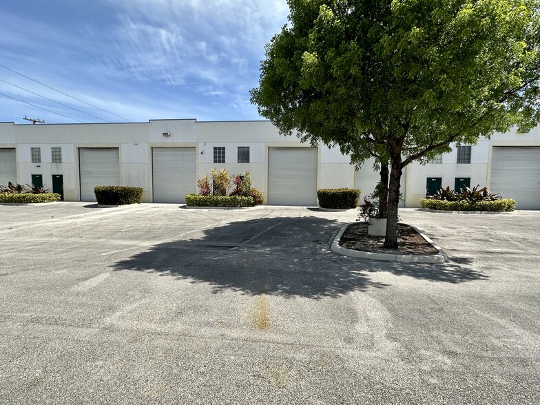 2937 Ravenswood Rd, Fort Lauderdale, FL for sale - Building Photo - Image 1 of 1