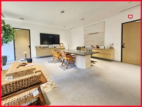 5121 Van Nuys Blvd, Sherman Oaks, CA for lease Interior Photo- Image 1 of 4