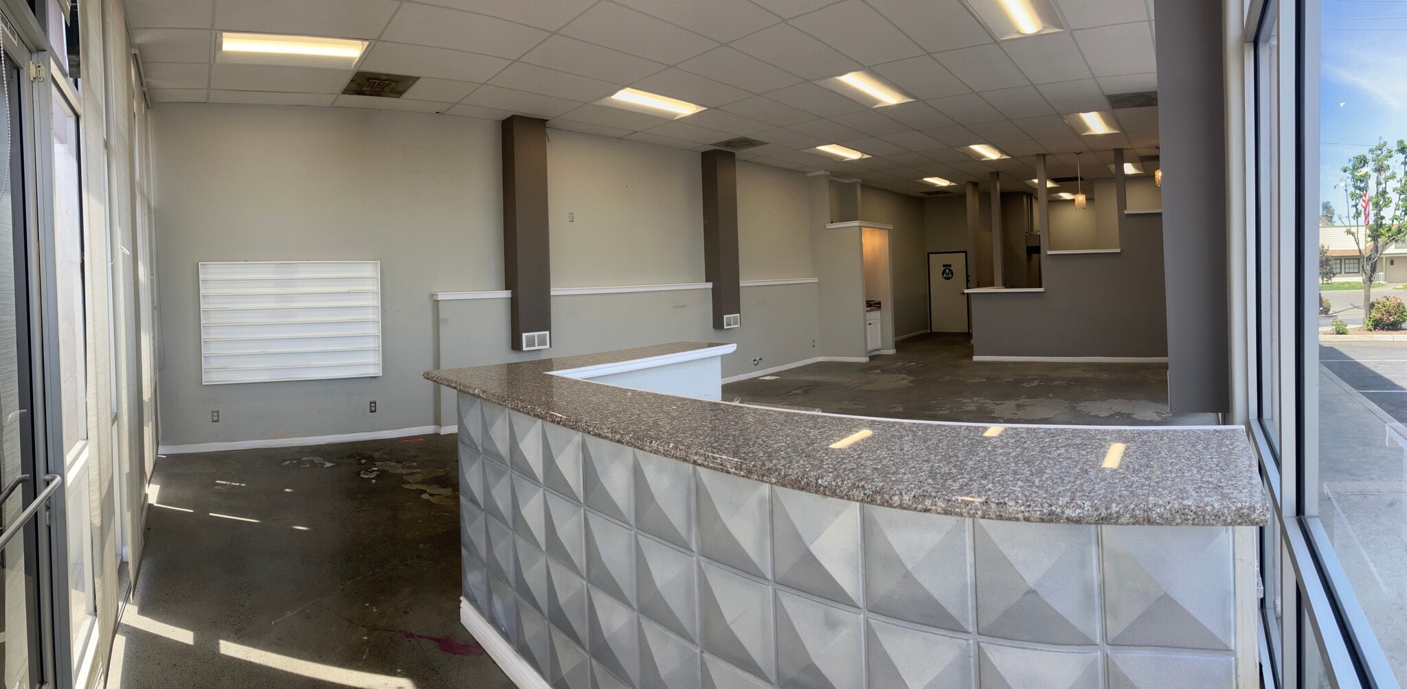 5210 Olive Dr, Bakersfield, CA for lease Interior Photo- Image 1 of 5