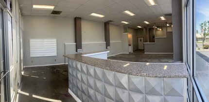 5210 Olive Dr, Bakersfield, CA for lease Interior Photo- Image 1 of 5