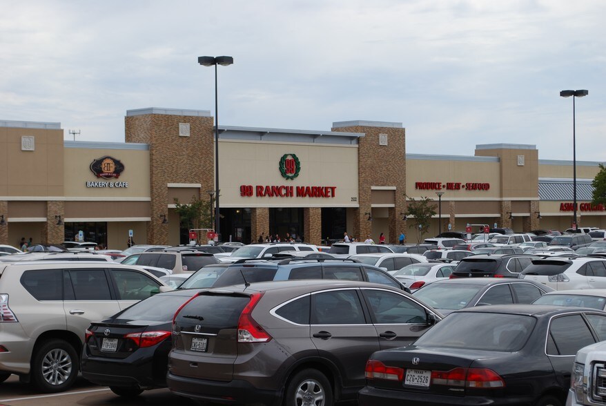 2540 Old Denton Rd, Carrollton, TX 75006