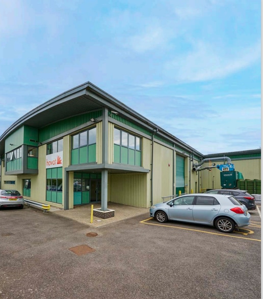 Shearway Business Park,  Pent Road, portfolio of 2 properties for sale on LoopNet.com - Primary Photo - Image 2 of 2