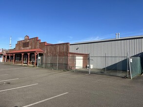 1195 Newmark Ave, Coos Bay, OR for lease Building Photo- Image 1 of 5