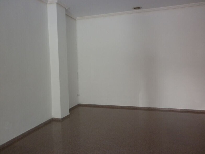 Retail in Cristina for sale - Building Photo - Image 3 of 6