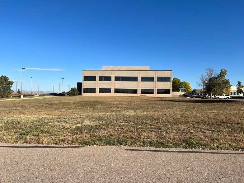 3760 Rocky Mountain Ave, Loveland, CO for lease - Building Photo - Image 2 of 7