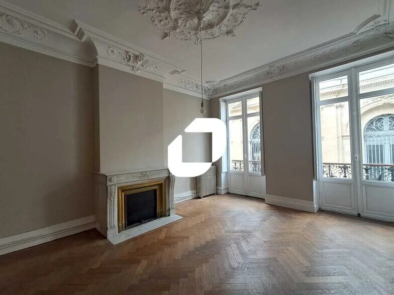 Office in Bordeaux for lease - Interior Photo - Image 1 of 13