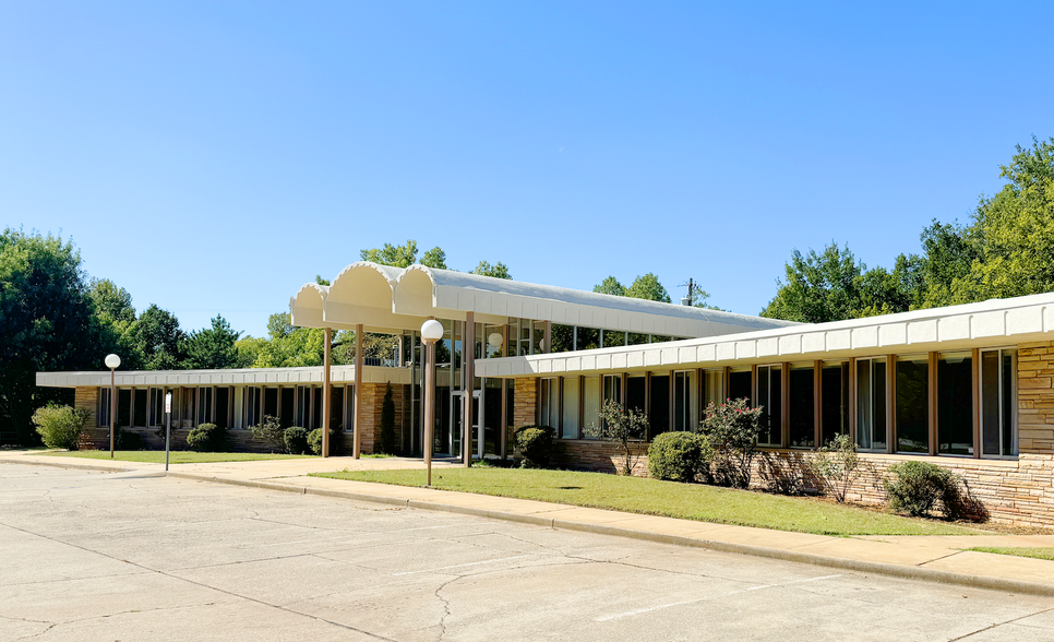 301 NW 36th St, Oklahoma City, OK for sale - Building Photo - Image 1 of 19