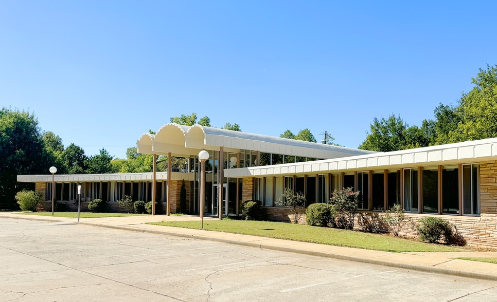 301 NW 36th St, Oklahoma City, OK for lease - Building Photo - Image 3 of 15