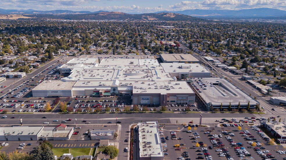 4740-4750 N Division St, Spokane, WA for lease - Building Photo - Image 2 of 5