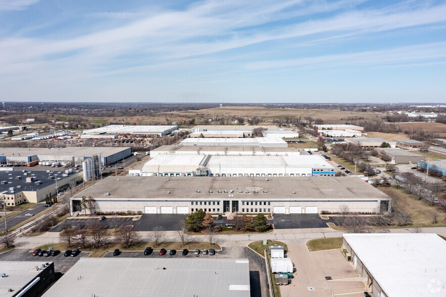 1047-1051 Douglas Rd, Batavia, IL for lease - Aerial - Image 2 of 4