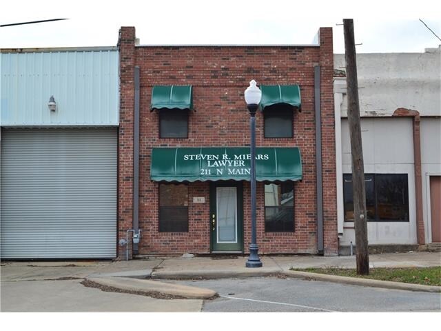 211 N Main St, Bonham, TX for sale - Primary Photo - Image 1 of 1