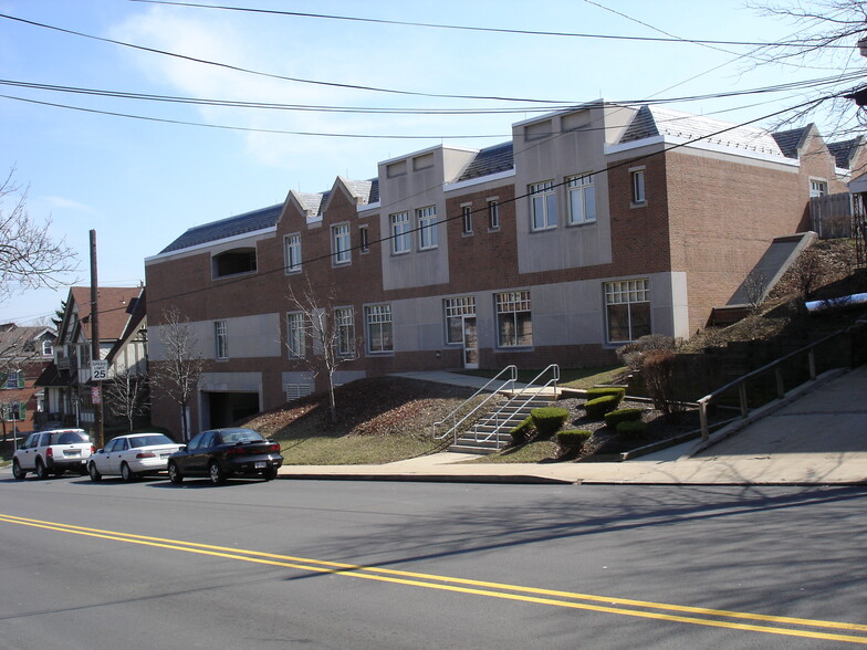 1405 Shady Ave, Pittsburgh, PA for lease - Primary Photo - Image 1 of 2