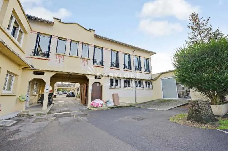 Office in Nanterre for lease - Building Photo - Image 2 of 17