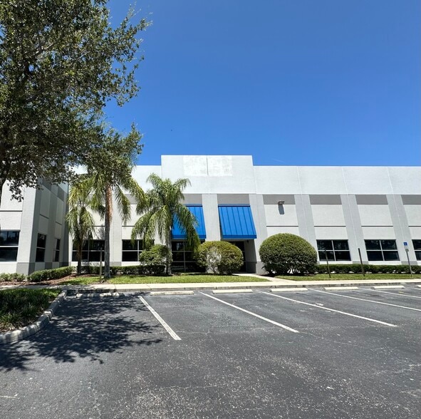8508 Benjamin Rd, Tampa, FL for lease - Building Photo - Image 1 of 7