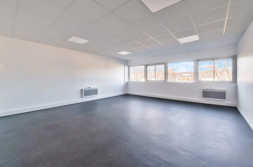 Flex in Torcy for lease - Building Photo - Image 3 of 5