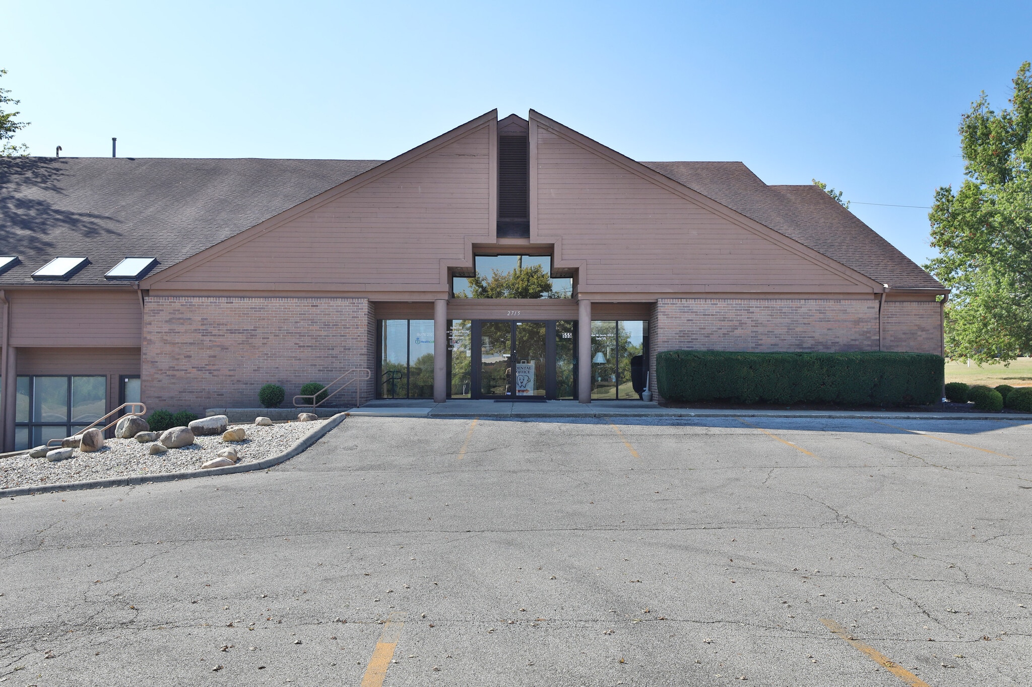 555 W Schrock Rd, Westerville, OH for sale Building Photo- Image 1 of 39