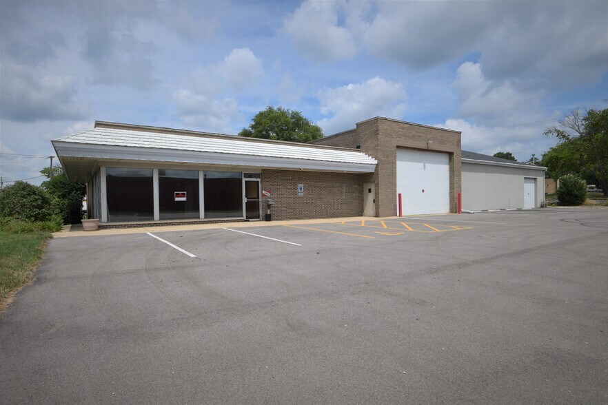 2450 20th St, Rockford, IL 61104