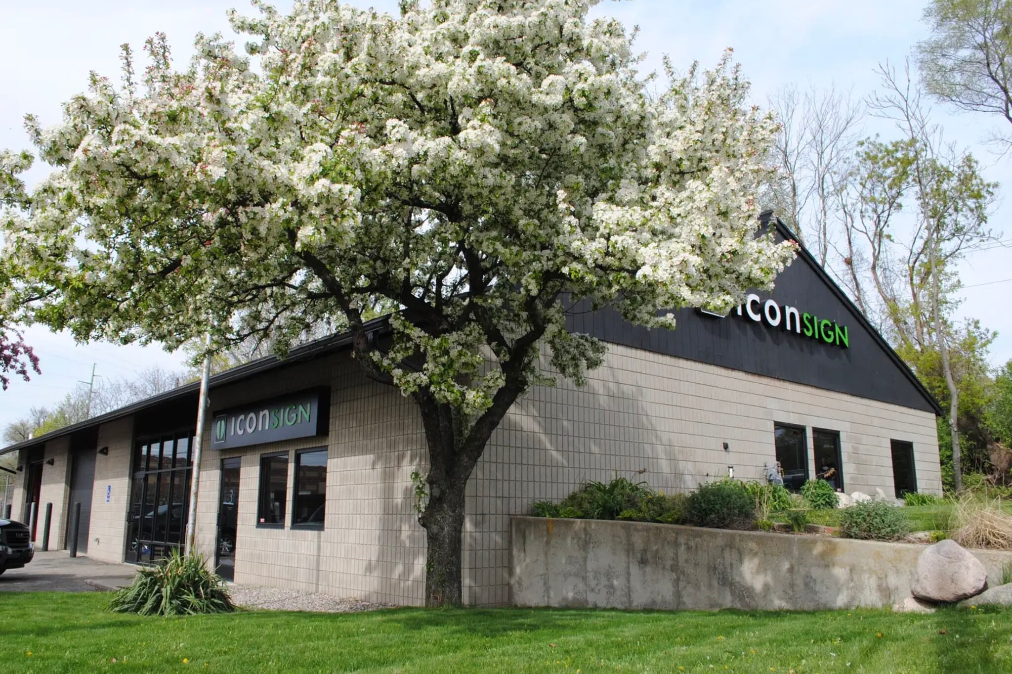 3 Leonard St NE, Grand Rapids, MI for lease Building Photo- Image 1 of 3