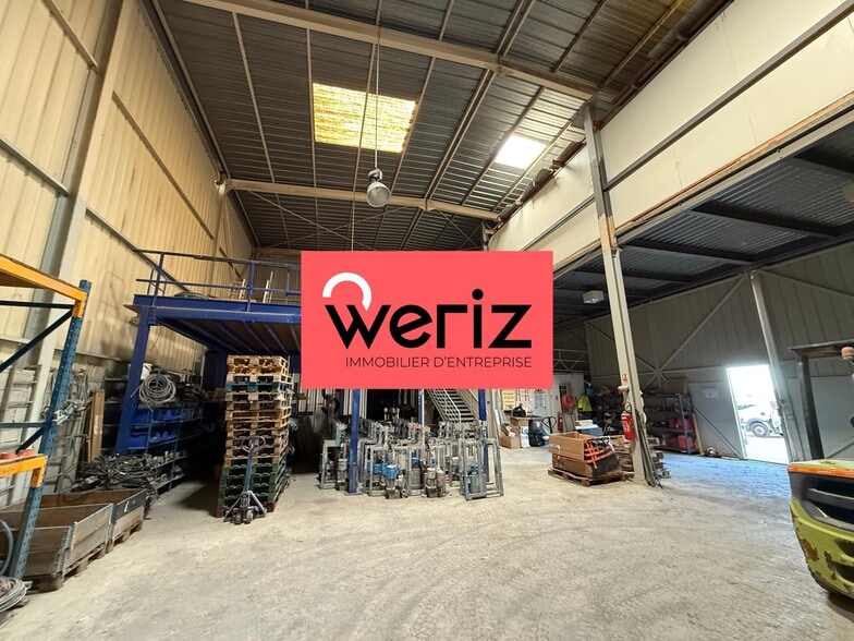 Industrial in Le Rove for lease - Building Photo - Image 1 of 8