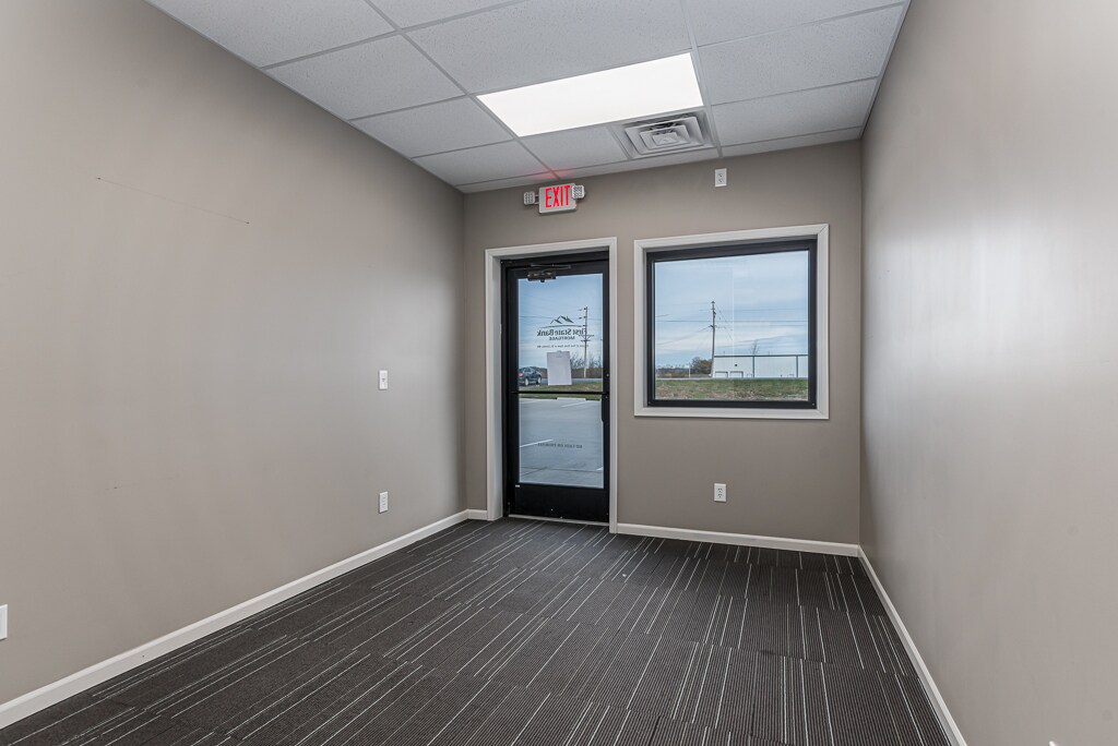 1204 State Ave, Tonganoxie, KS for sale Interior Photo- Image 1 of 1