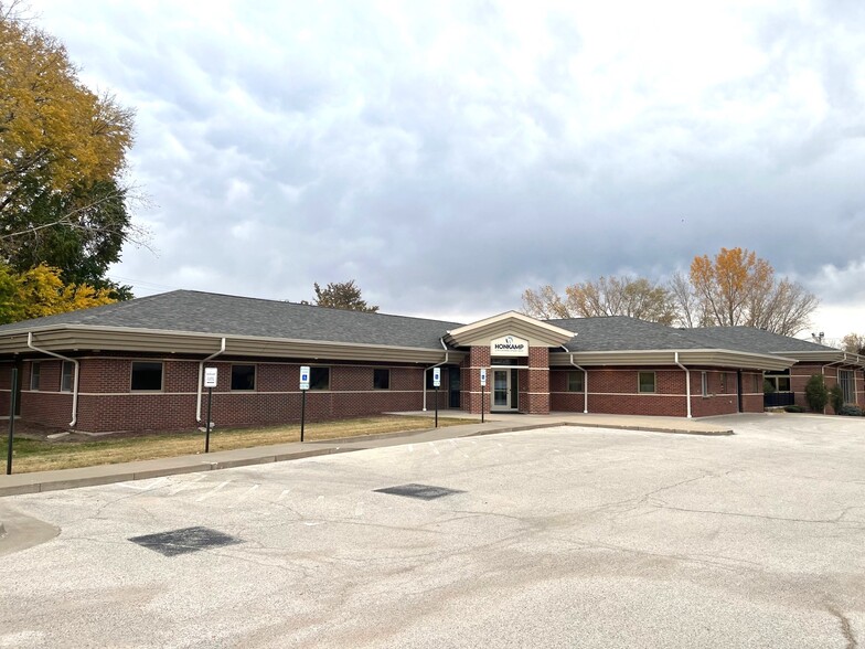 908 W 35th St, Davenport, IA for sale - Primary Photo - Image 1 of 12