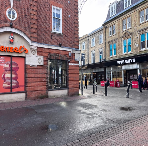 141-142 High St, Winchester for lease - Building Photo - Image 2 of 3